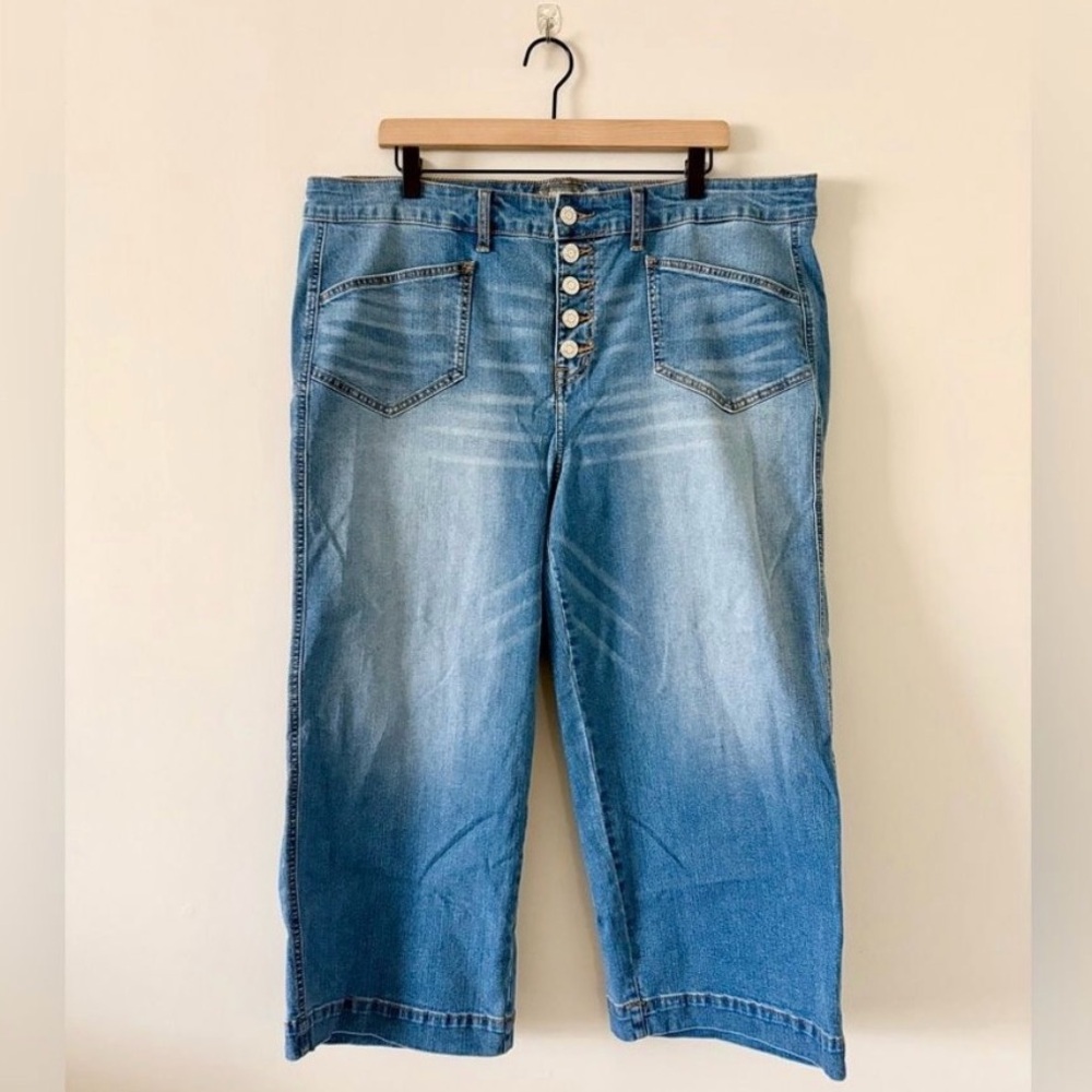 Torrid Cropped Jeans 18 - Picture 3 of 6